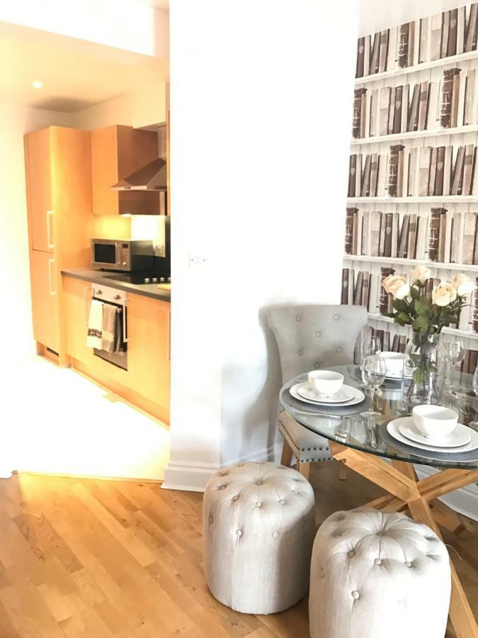 Luxury 2 Bed Apartment Witney Exterior foto